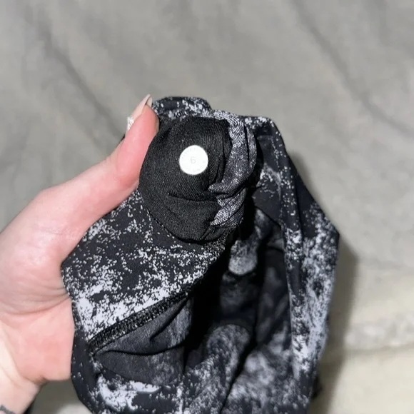 NEW! Lululemon 25” Wunder Under Leggings - Picture 4 of 4